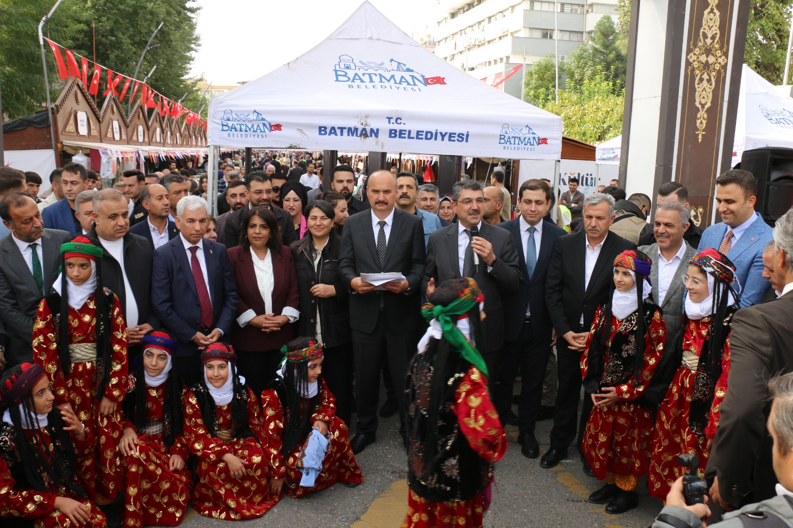 BATMAN’DA 3. TEKSTİL VE KUYUMCULUK FUARI AÇILDI: “İŞ BATMANLILARI ARAYACAK”